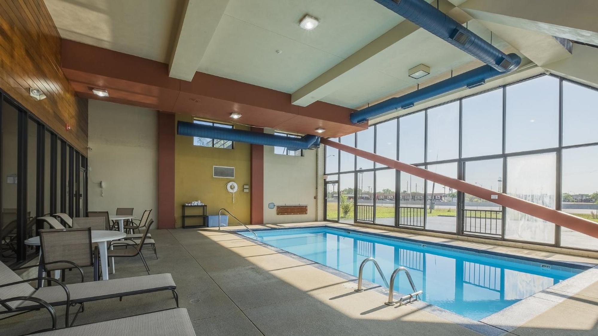 Red Roof Inn & Suites Cleveland - Elyria Exterior foto