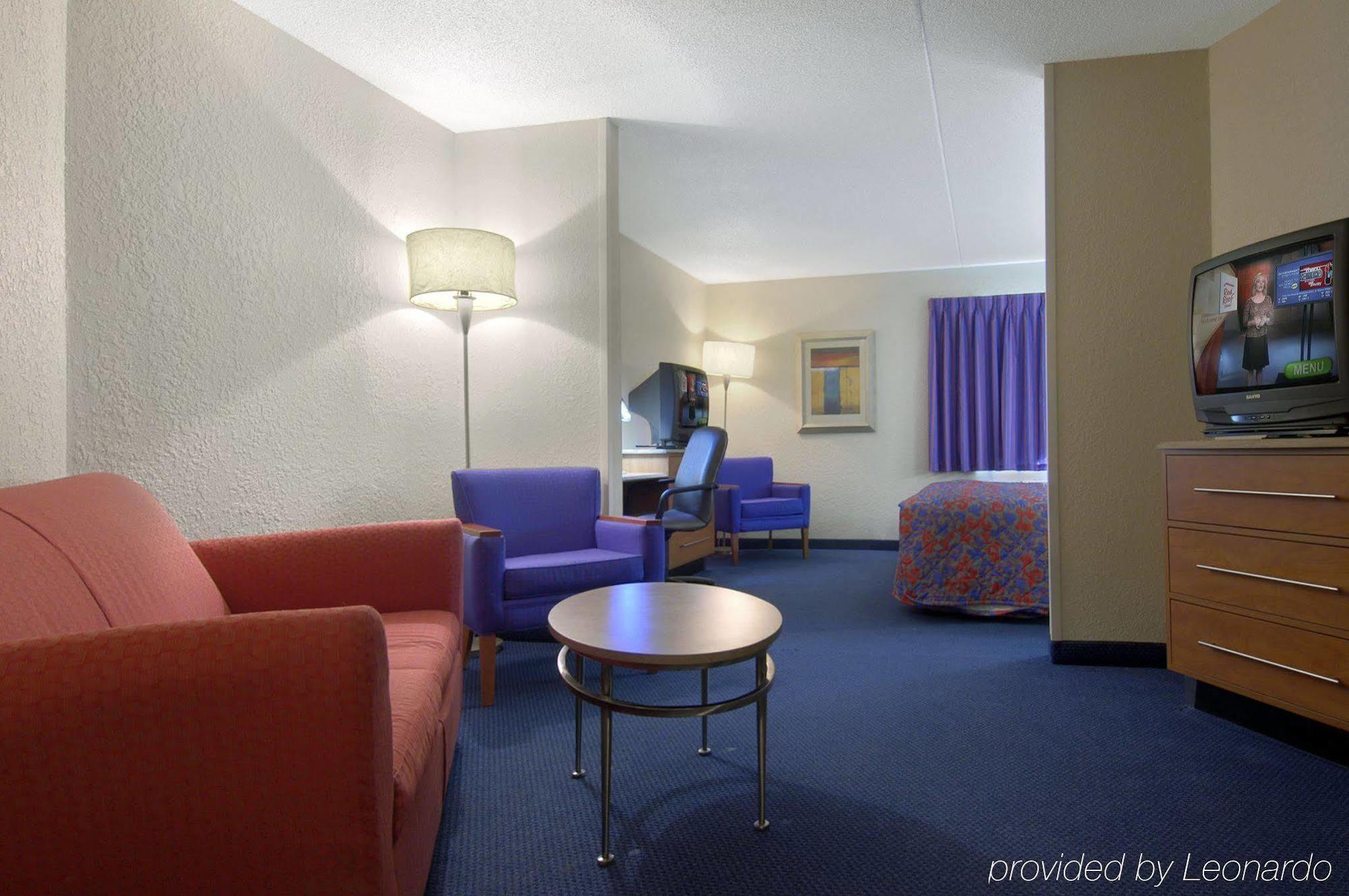 Red Roof Inn & Suites Cleveland - Elyria Zimmer foto